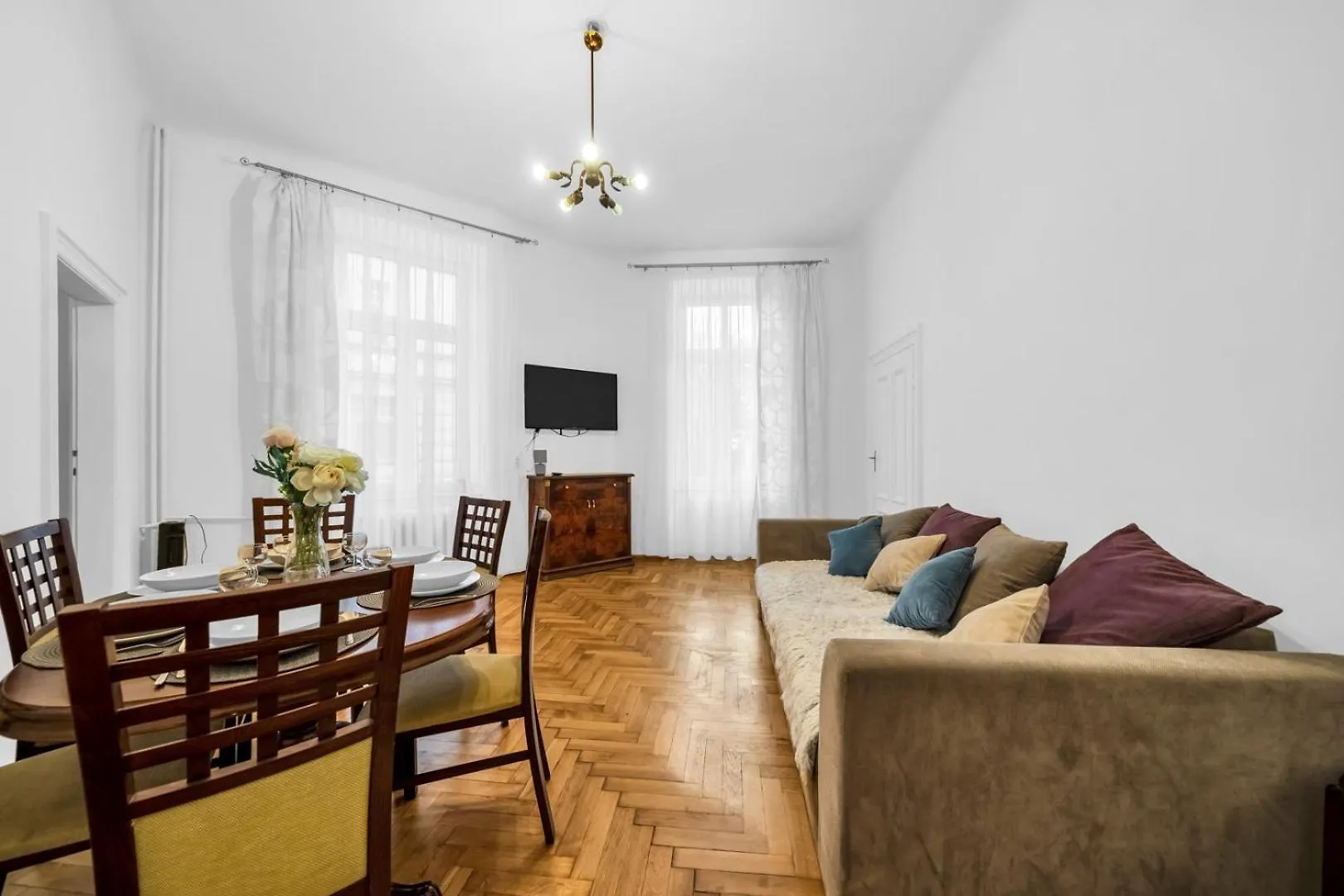 Polna Apartment - Balcony, Workspace, Top Location - By Rentujemy Warschau
